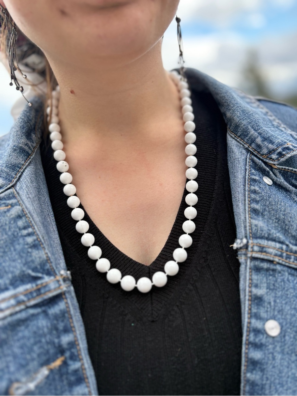 Ladies Vintage Lucite 1970s Beaded Necklace